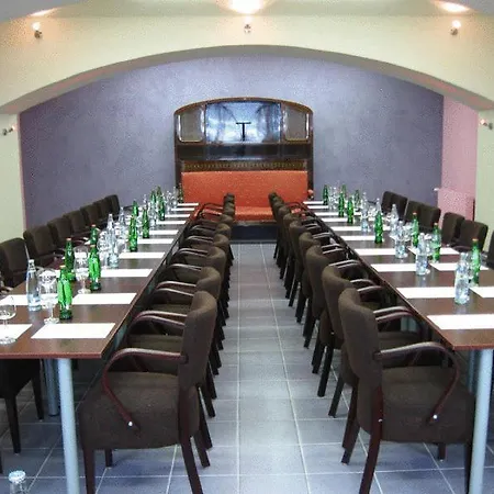 Okresní Dům Hotel